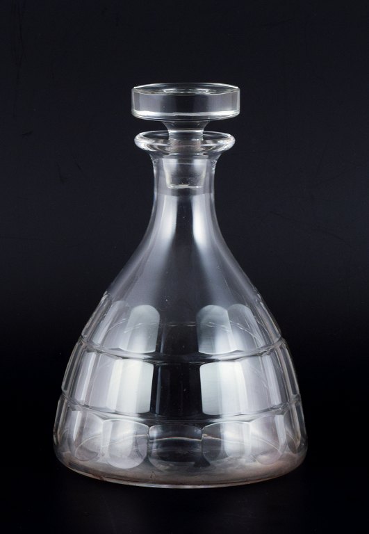 Baccarat, France, "Charmes" Art Deco wine decanter in clear crystal glass. Faceted cut.