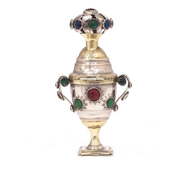 19th century silver vinaigrette by G. F. Biehl, Sonderburg, Denmark, 1811-56. Dated 1844. H: 13cm. W: 87,2gr