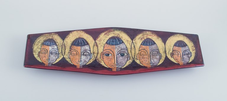 Michael Andersen, Bornholm, large rectangular ceramic platter decorated with faces. Handmade.