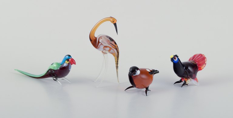 Murano, Italy. A collection of four miniature glass bird figurines in colored art glass.