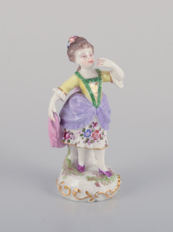 Antik tysk porcelænsfigur. Ung kvinde i fine klæder. Håndmalet i polykrome farver.
