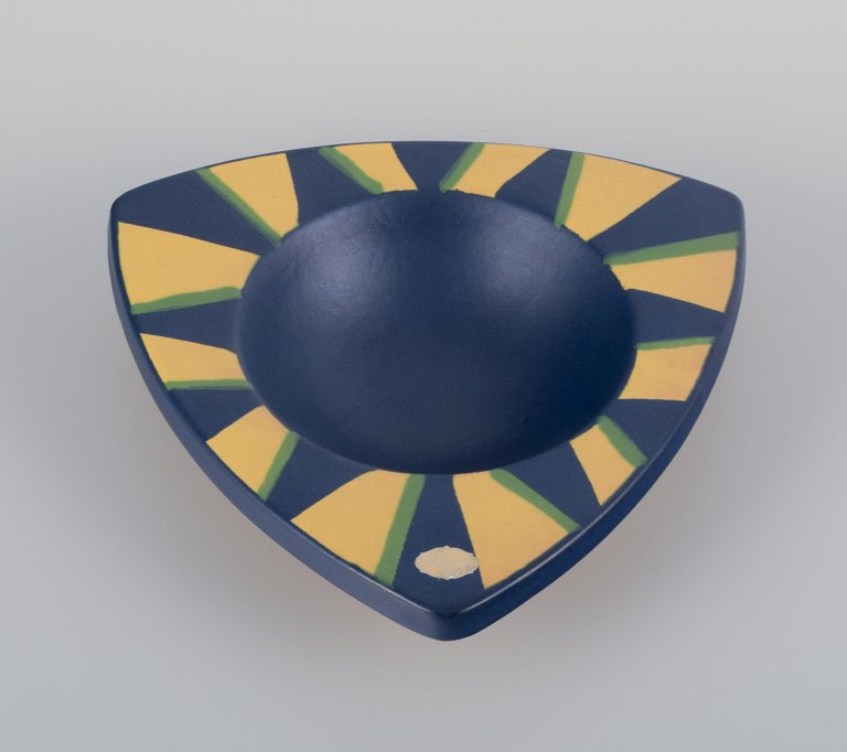 Hjördis Oldfors (1920-2014) for Upsala Ekeby. ”Bengali” keramikskål i modernistisk design.