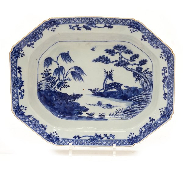 Deep blue decorated Chinese porcelain plate. Qing Dynasty 18th. century. Size: 30x37cm