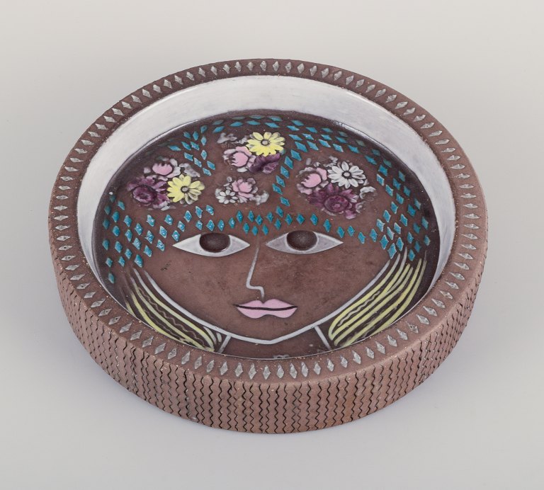 Mari Simmulson for Upsala Ekeby, Sweden. Round ceramic bowl with motif of a woman