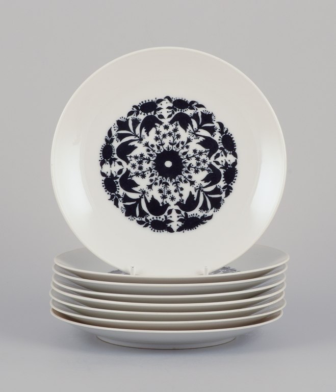 Bjørn Wiinblad for Rosenthal, Tyskland. Et sæt på otte ”Berlin Hilton” tallerkner i porcelæn.