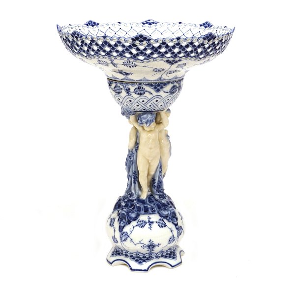 Large Royal Copenhagen blue fluted full lace stand 1012. Nice condition. Made 1889-1922. H: 39cm