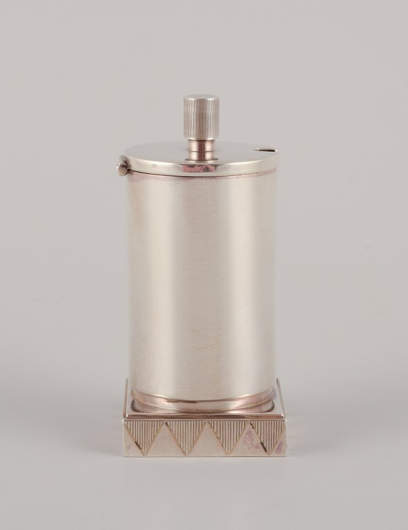 Jørgen Jensen (1895-1966) for Georg Jensen. Sjælden Art Deco sennepskrukke i sterlingsølv.