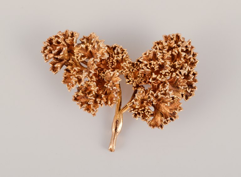 Egger, Danmark. ”Flora Danica” broche i forgyldt sterlingsølv.