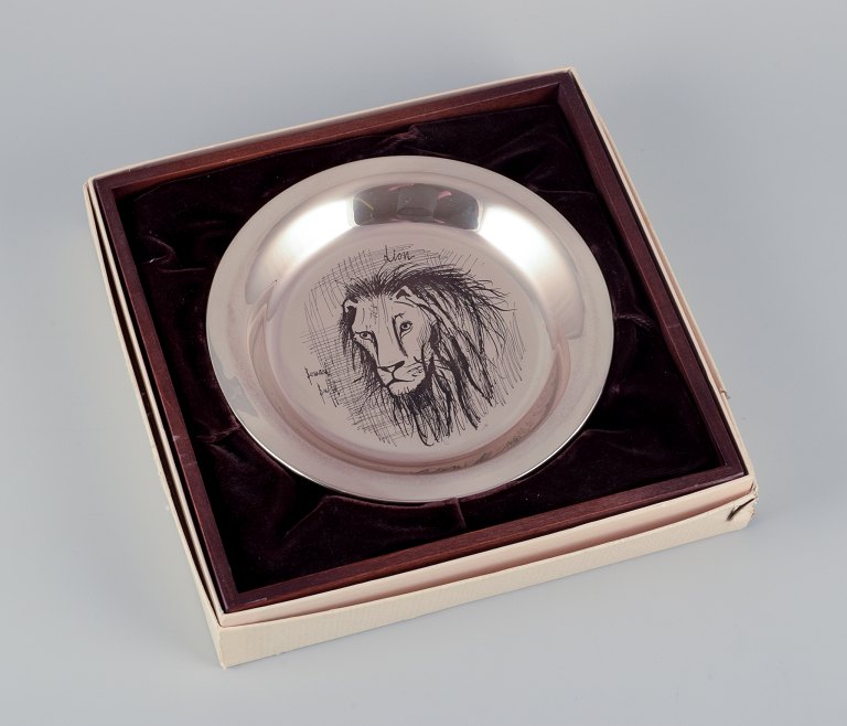 Bernard Buffet (1928-1999), French artist.Year plate in sterling silver. 1976.Engraved image of a lion.