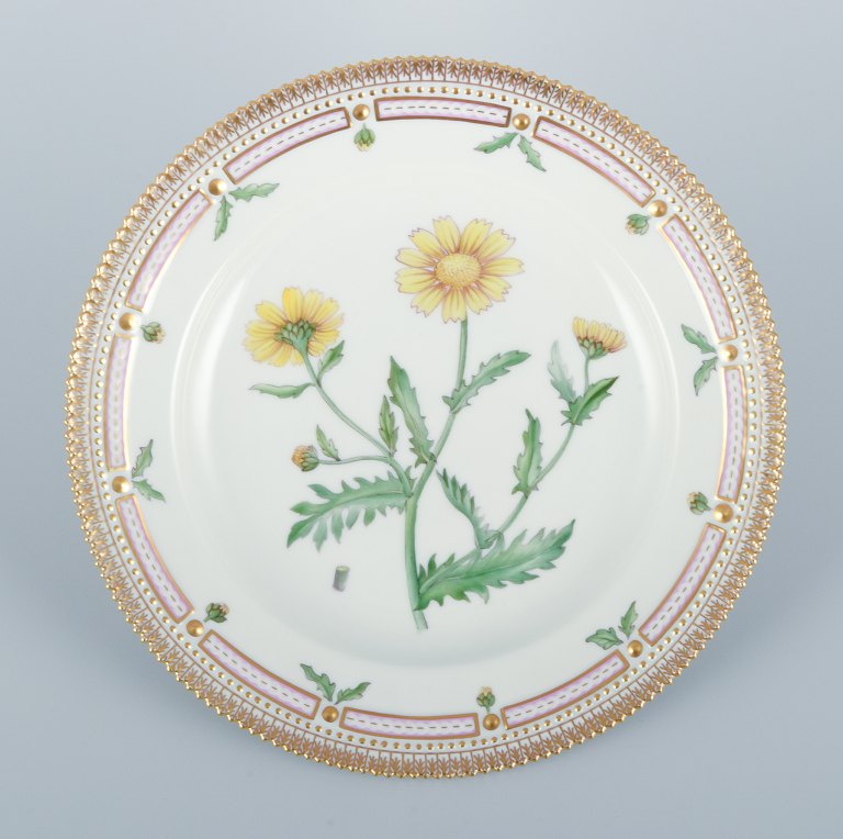 Royal Copenhagen Flora Danica dinner plate. Hand-painted.