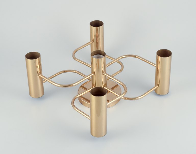 Leola, Tyskland. Modernistisk væg/loftslampe i messing med fem arme. Sciolari stil.