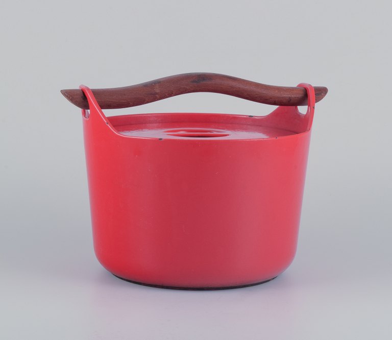 Timo Sarpaneva for Rosenlew, Finland. Cast iron pot in red enamel with wooden handle.