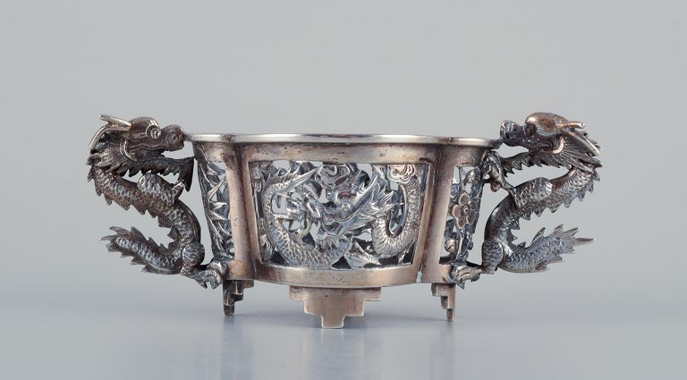 Chinese silver, small decorative item with dragon motifs in the decoration. Resting on four feet.