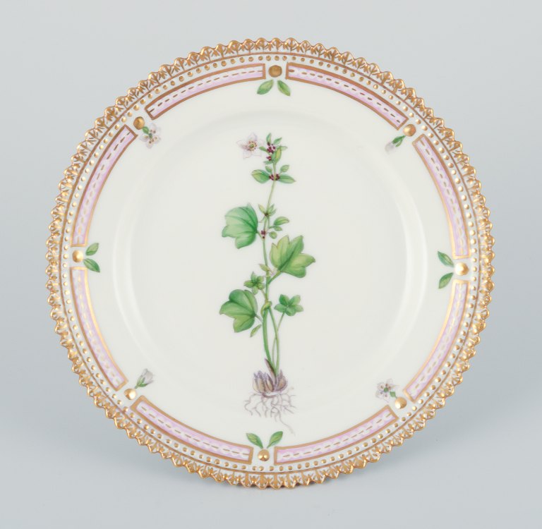 Royal Copenhagen Flora Danica tallerken. Håndmalet. 24 karat bladguld. Model 20/3552