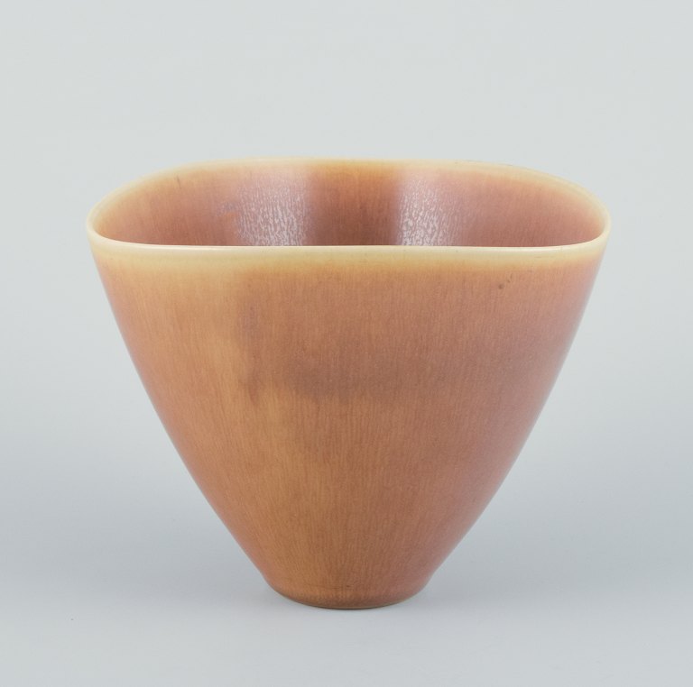 Per Linnemann-Schmidt (1912-1999) for Palshus, Danmark. Keramikvase, harepelsglasur i brune og gule nuancer.
