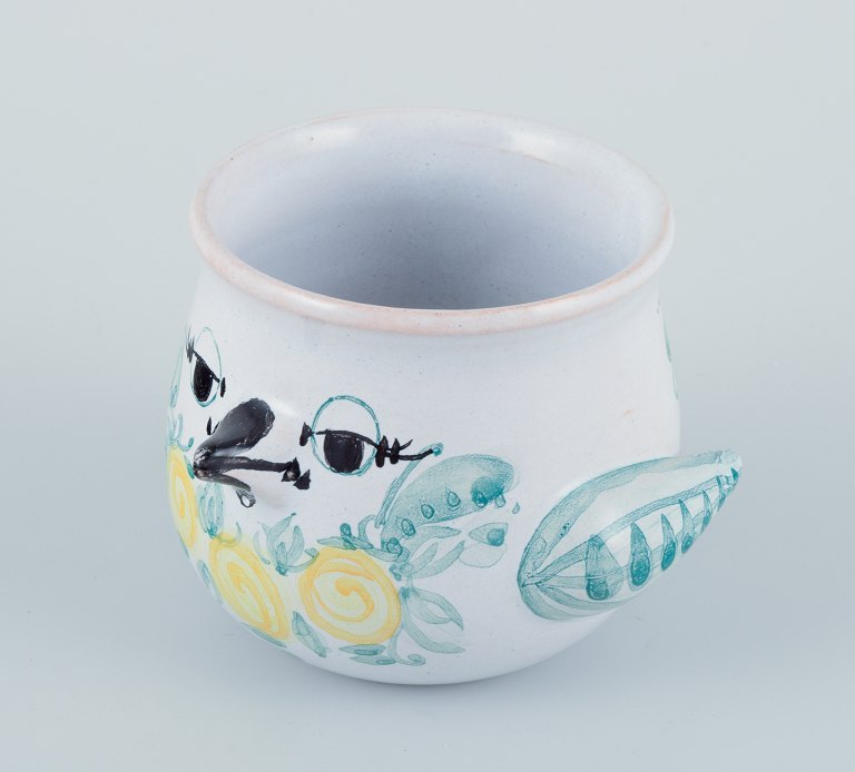 Bjørn Wiinblad (1918-2006) for Det Blå Hus, Danmark. Lille vase udformet som en fugl. Glasur i grønne og gule toner.