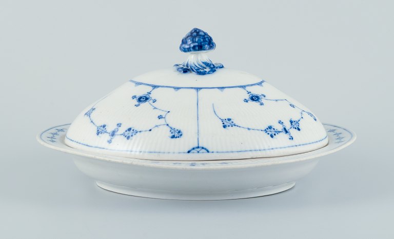 Antik Royal Copenhagen Musselmalet oval lågterrin. Sjælden terrin fra sent 1700-tallet/tidligt 1800-tallet.
