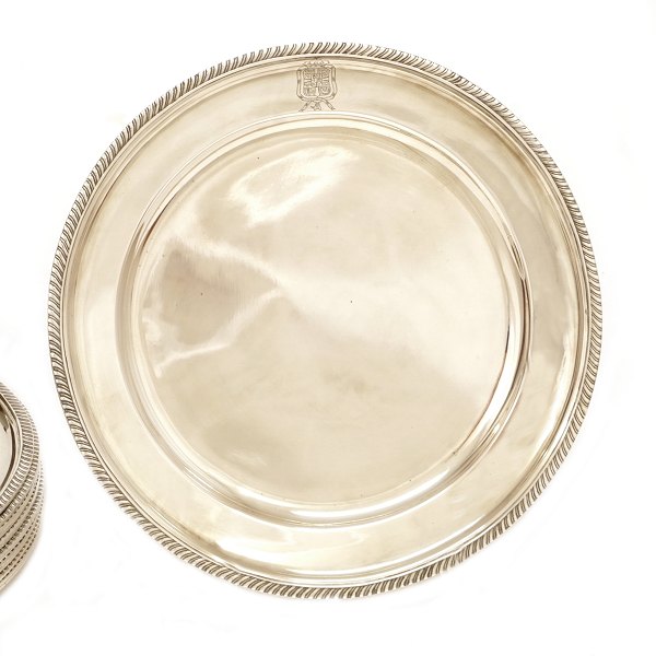 Set of 13 silver plates made by Nicolai Christensen, Copenhagen, 1829, for the wedding between Princess Caroline and Prince Ferdinand. D: 25cm. W: 7.185gr