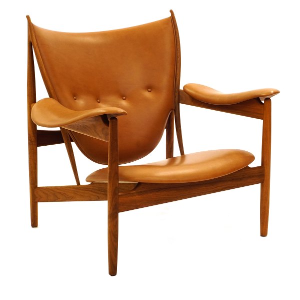 Finn Juhl Høvdingestol. Finn Juhl, 1912-89, Høvdingstol i valnød med cognacfarvet læder. Designet 1949. Fremstillet af OneCollection. Fremstår i flot stand