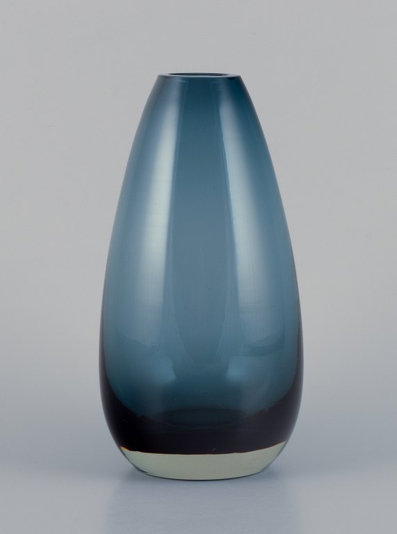 Tamara Aladin (1932-2019) for Riihimäen Lasi, Finland. Art glass vase in petroleum blue.