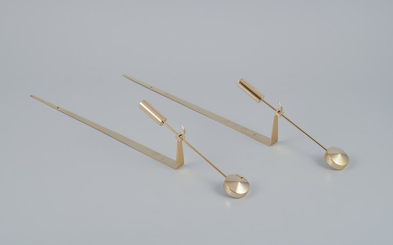 Skultuna, Sverige. Et par væg-lysestager i messing.Designet af Pierre Forsell i 1970erne.