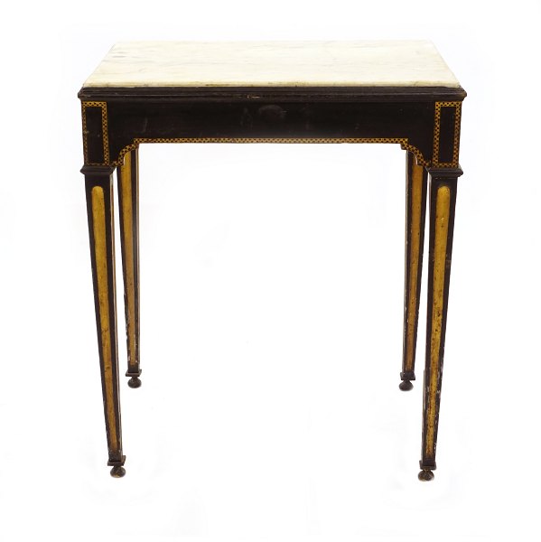 Gustaviansk konsolbord med kannelerede og delvist forgyldte tilspidsede ben på kugletæer. Top med marmorplade. Sverige ca. år 1780-1800. H: 72cm. Top: 44x62cm
