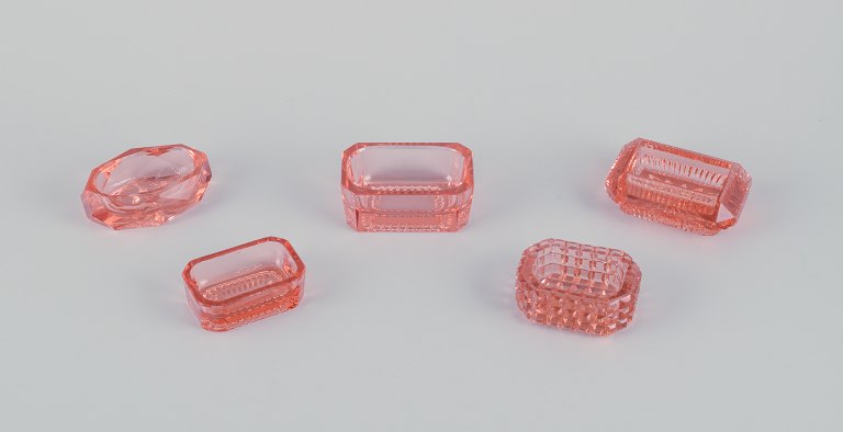 Fåglavik Glasbruk (1874-1980), Sverige.Fem saltkar i farvet glas. Rosa håndlavet glas.