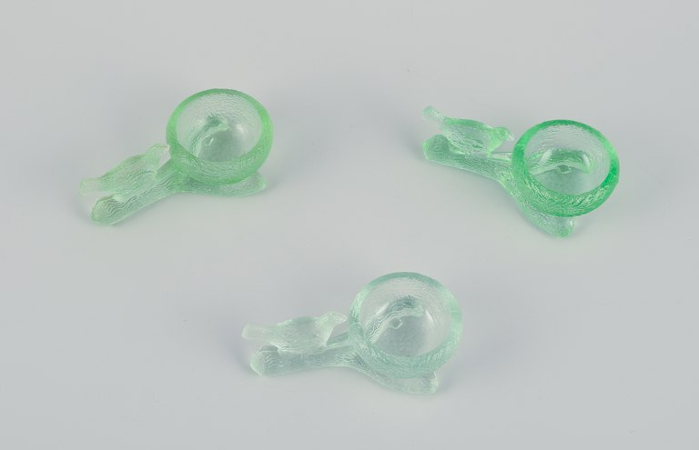 Fåglavik Glasbruk (1874-1980), Sverige.Tre saltkar med fugle i farvet glas. Grønt håndlavet glas.