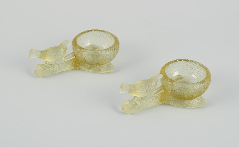 Fåglavik Glasbruk (1874-1980), Sweden.Two salt cellars with birds in colored glass. Handmade yellow-brown glass.