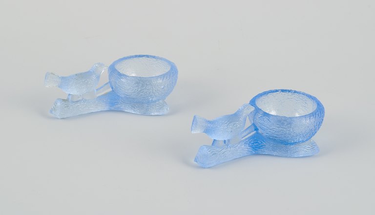 Fåglavik Glasbruk (1874-1980), Sweden.Two salt cellars with birds in colored glass. Handmade blue glass.