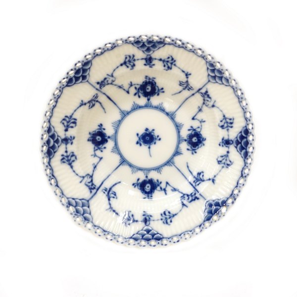 Sæt på seks små dybe Royal Copenhagen musselmalet helblonde tallerkner 1081. D: 15cm