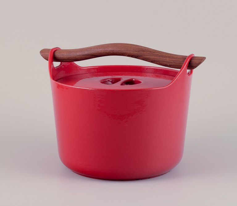 Timo Sarpaneva for Rosenlew, Finland. Cast iron pot in red enamel with a wooden handle.