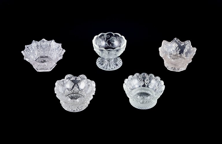 Fåglavik Glasbruk (1874-1980), Sverige.Fem saltkar i klart håndlavet glas.