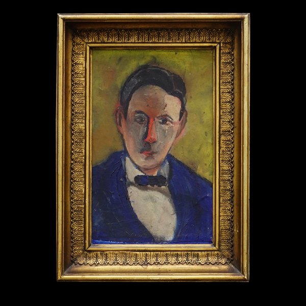 Jens Søndergaard selvportræt. Jens Søndergaard, 1895-1957, olie på plade. Selvportræt betegnet "Julen 1926. Til Anelise fra Jens". Hidrørende fra boet efter Anelise Søndergaard. Lysmål: 33x21cm. Med ramme: 45x33cm