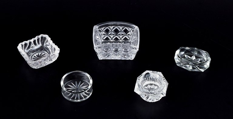 Fåglavik Glasbruk (1874-1980), Sverige.Fem saltkar i klart håndlavet glas.