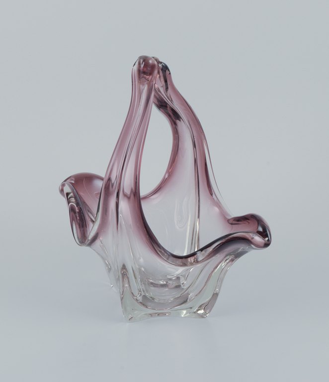 Murano, Italien. Stor skulptur i kunstglas.Klart og violet glas. Mundblæst.