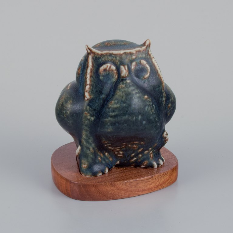 Carl Harry Stålhane (1920-1990) for Rörstrand. Ceramic figure of an owl with glaze in blue shades.