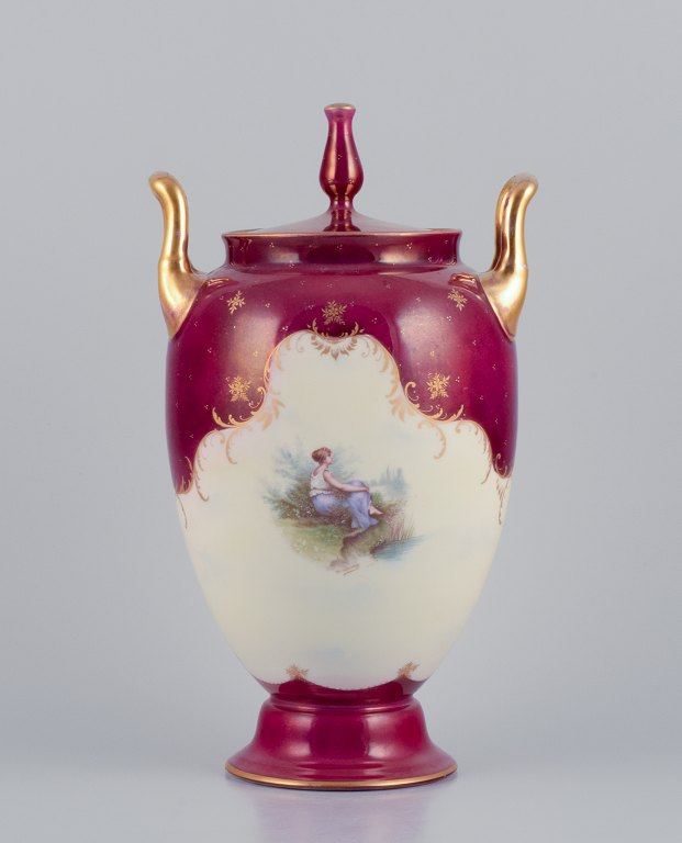 Rosenthal og Wien. Tidlig lågvase med to hanke i porcelæn.Klassisk form. Håndmalet på porcelænsfabrikken i Wien.