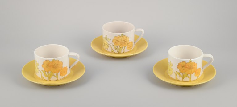 Ernestine Salerno, Italy. Three large coffee cups/morning cups with saucers. Hand-painted with sunflowers.