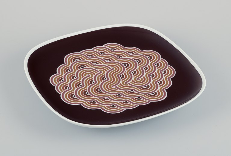 Natale Sapone for Rosenthal, Tyskland.Stort firkantet fad i porcelæn. Geometrisk mønster.