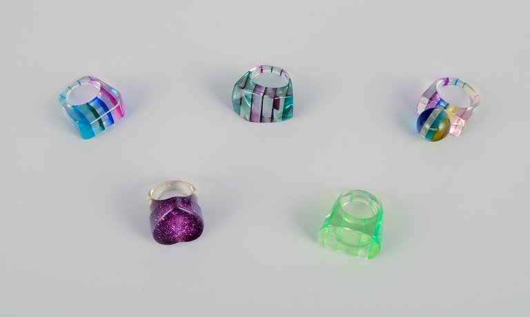 French jewelry artist. Five designer rings in plastic. Striped design with various colors.