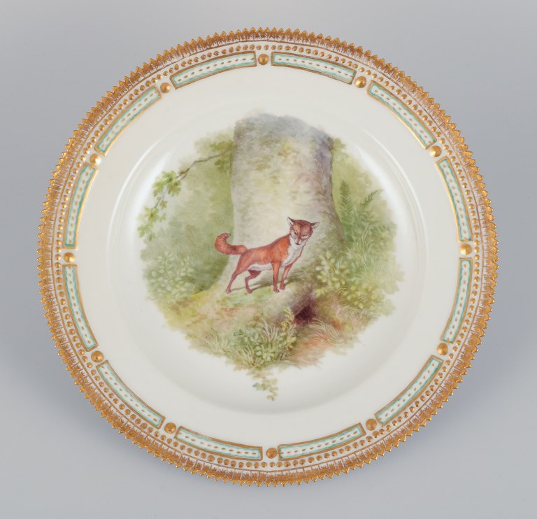 Royal Copenhagen Fauna Danica middagstallerken med motiv af ræv i landskab. Håndmalet.