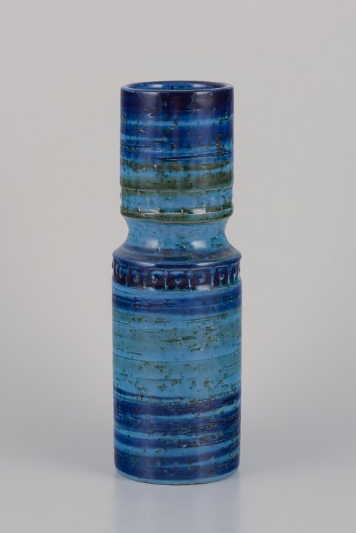 Aldo Londi (1911–2003) for Bitossi, Italien. Keramikvase med glasur i grønne og blå nuancer. Geometrisk mønster.