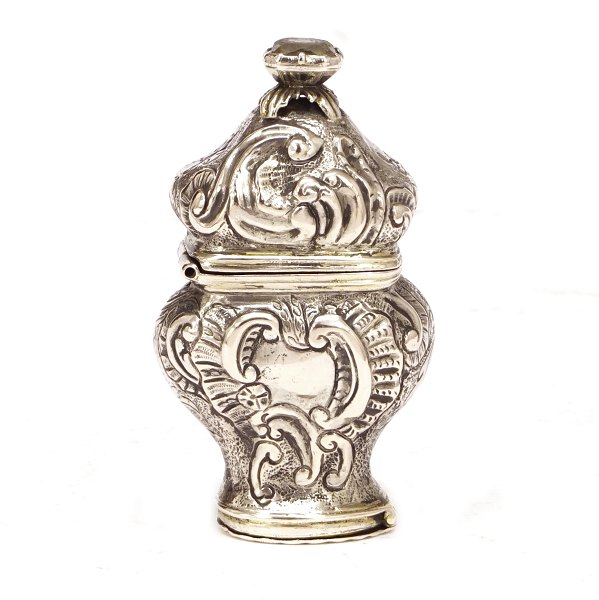 Silver vinaigrette by Hans Petersen Halck, Aabenraa, Denmark, circa 1780. H: 6,5cm