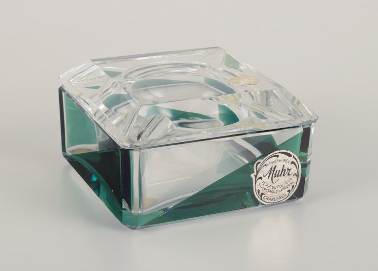 Val St. Lambert, Belgien. Lågdåse i kunstglas. Facetslebet klart og grønt glas. Art Deco.