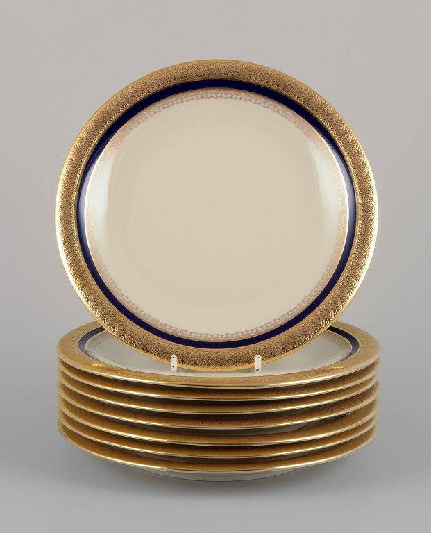 Hutschenreuther, Germany. Eight plates from the "Margarete" series. Hand-decorated with gold and royal blue.