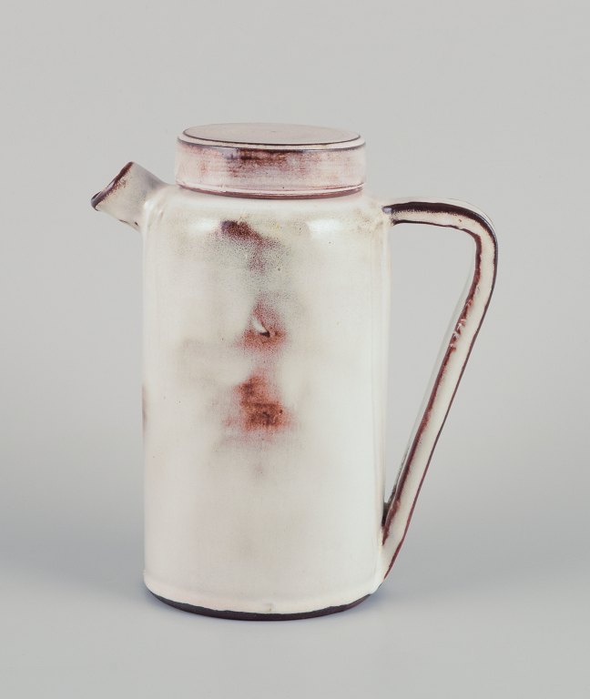 Gerard Hofmann (1917-1965), fransk keramiker, eget værksted. Kaffekande i unika keramik. Glasur i jordfarver. Håndlavet.