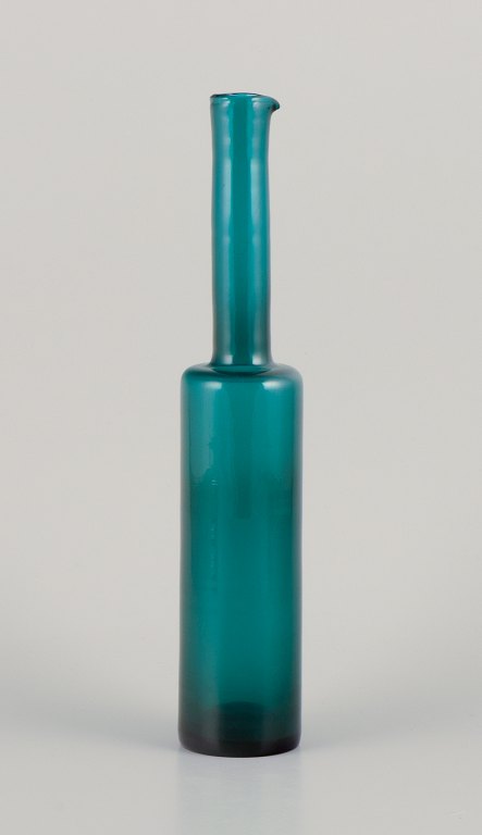 Nanny Still (1926-2009) for Riihimäen Lasi, Finland.Vase/flaske i turkis mundblæst kunstglas.