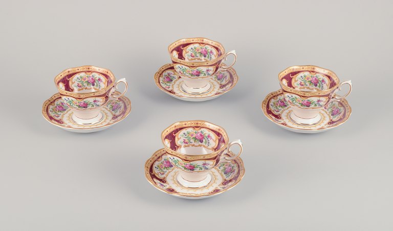 Royal Albert, England. Et sæt på fire ”Lady Hamilton” kaffekopper med tilhørende underkopper. Polykrome blomstermotiver. Gulddekoration.