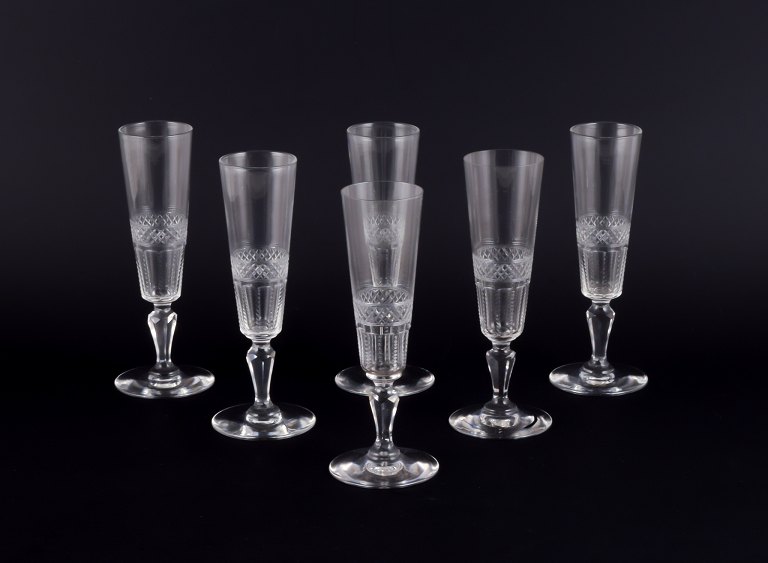 A set of six mouth-blown French champagne flutes in crystal glass. Faceted cut. Handmade.